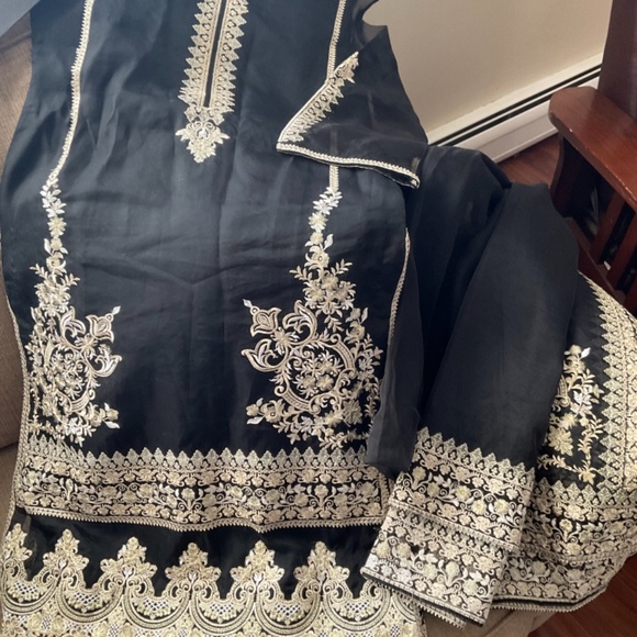 Pakistani designer formal suit - Picture 4 of 4